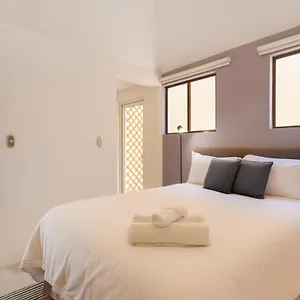 https://efficiency-studio-next-to-the-airport.guatemalaantiguahotels.com